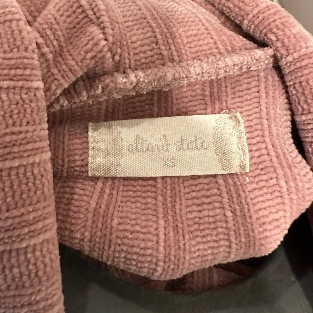 ⭐️Altar’d State Sweater⭐️